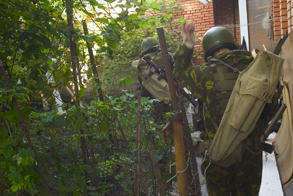 FSB soldiers take positions