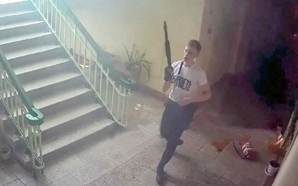 Керченский стрелок Владислав Росляков идет убивать студентов