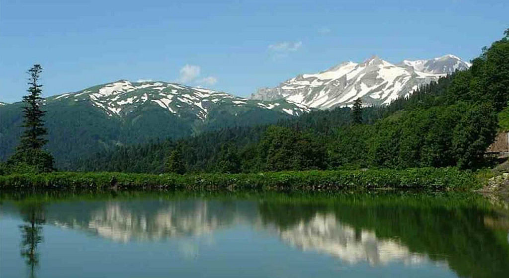 View of the lake near the 'Partisanskaya Polyana' shelter
