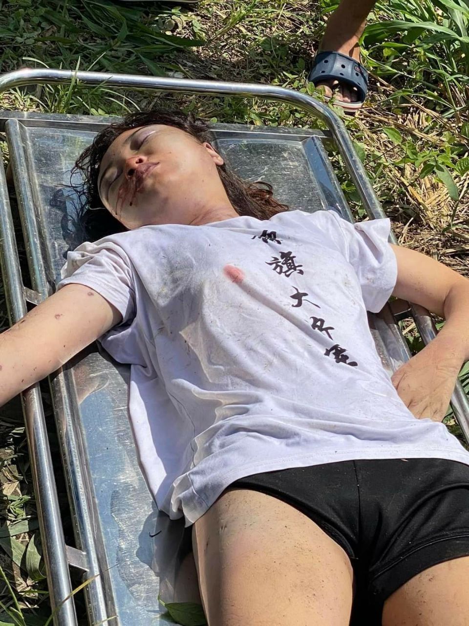 The corpse of a Chinese girl with strangulation marks