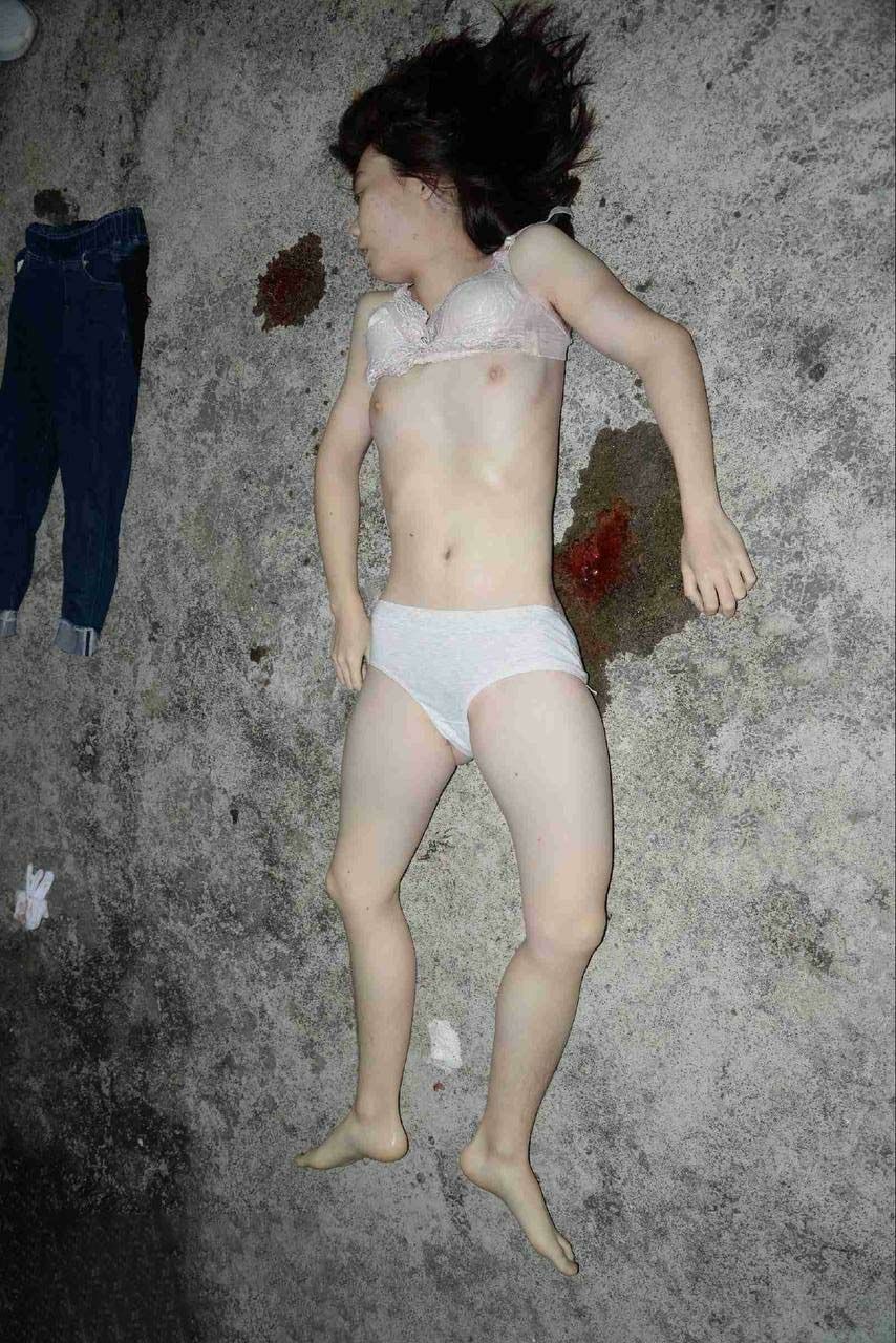 The corpse of a Chinese girl in underwear