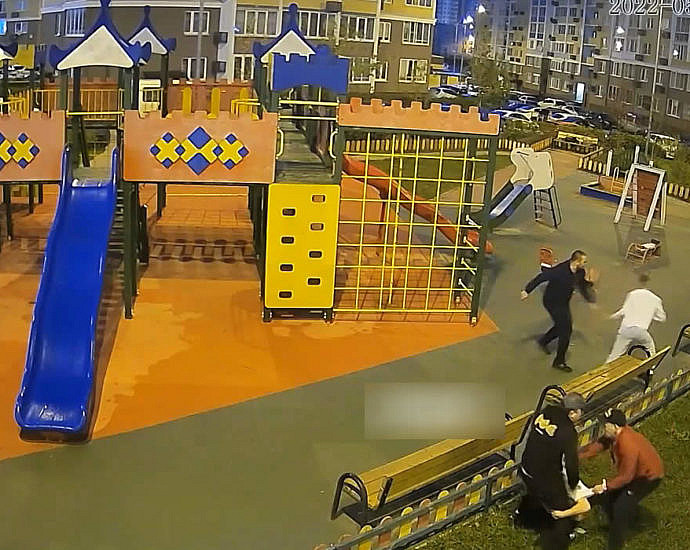 Драка на детской площадке в Видном