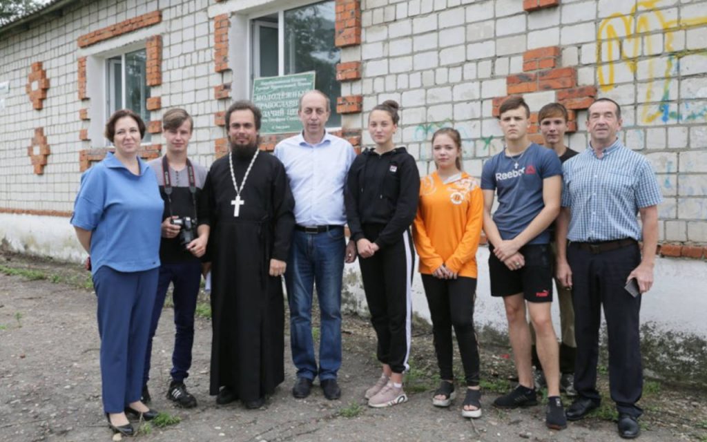 Hieromonk Spiridon with pupils