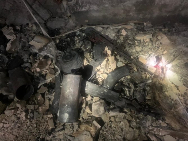 Автомат Калашникова и взорвавшиеся газовые гранаты