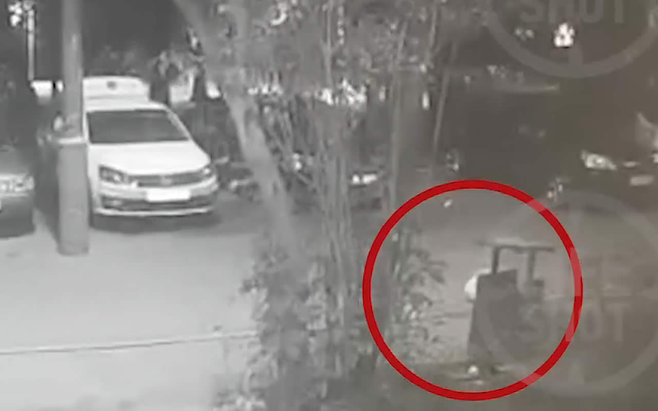 Father threw 3-year-old son out of the window. Video