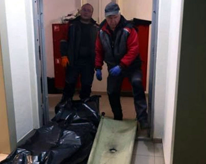 Дети жили с трупами родителей