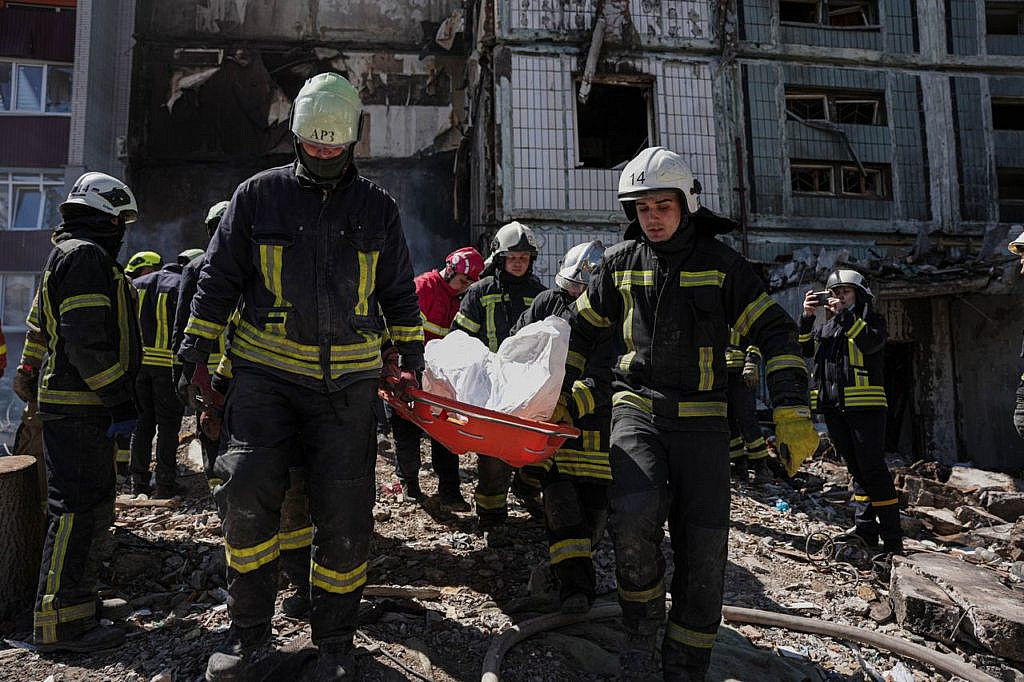 Uman. Destruction of a residential building. The work of rescuers