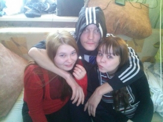 Александр Флеер с девушками. Краснотурьинск