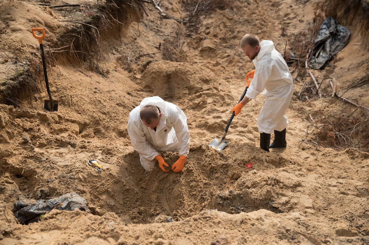 Exhumation of corpses. Ukraine. City of Izum.