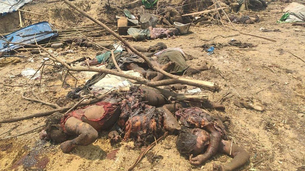 Последствия авиационного удара по деревне Пазигий. Бирма.