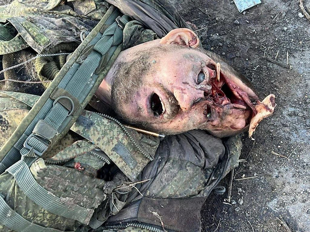 Труп солдата с ранением головы