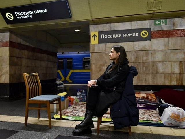 Киев. Люди живут в метро