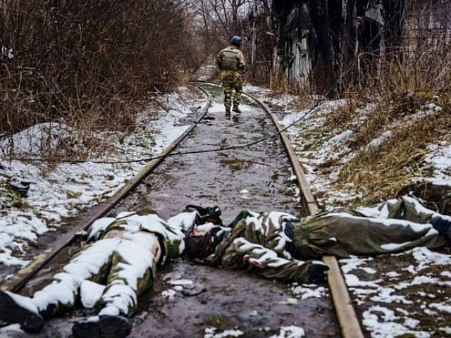 Трупы российских солдат припорошило снегом. Украина