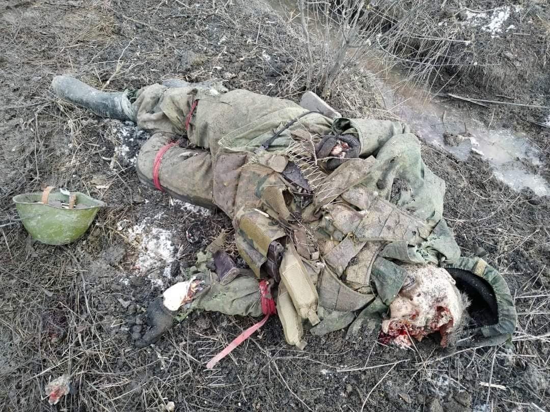 Труп российского солдата с разбитой головой