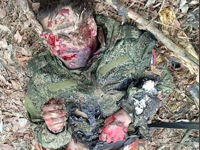 Окровавленный труп российского младшего сержанта