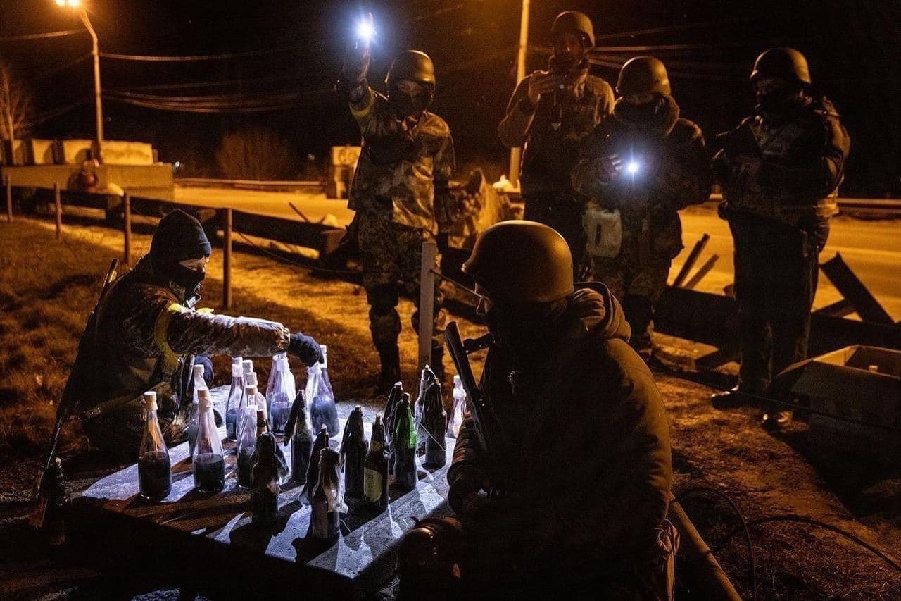 Soldiers of the Armed Forces of Ukraine play checkers with Molotov cocktails